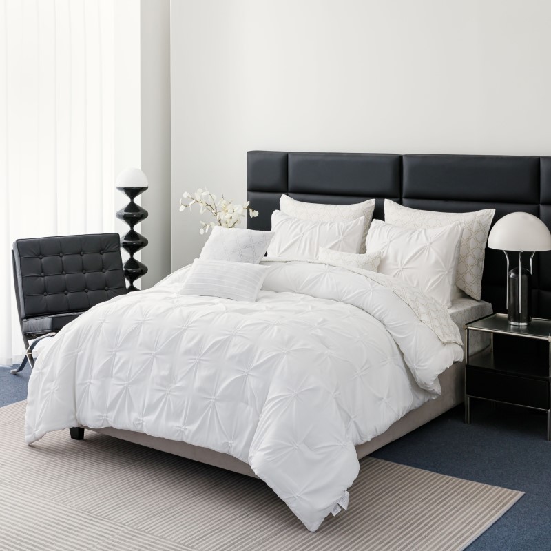 Full White 10Pc Pintuck Bed In A Bag Set